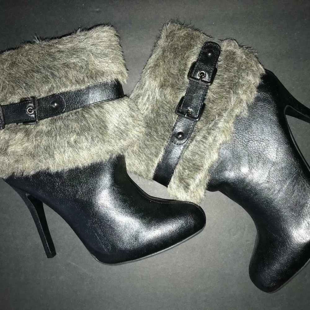 Black Faux Fur Buckle High Heel Boots Size 8